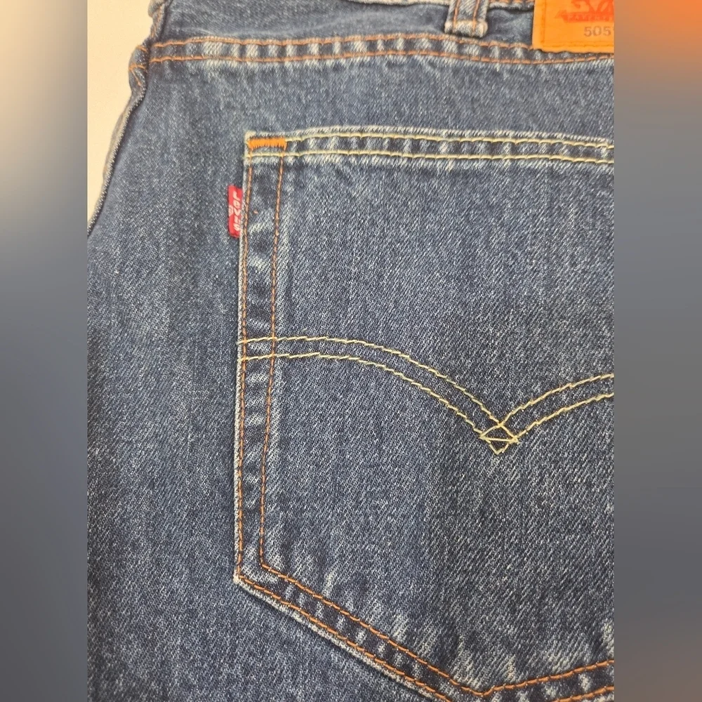 Levi's Classic 505 Men's Regular Straight Blue Jeans NWT.